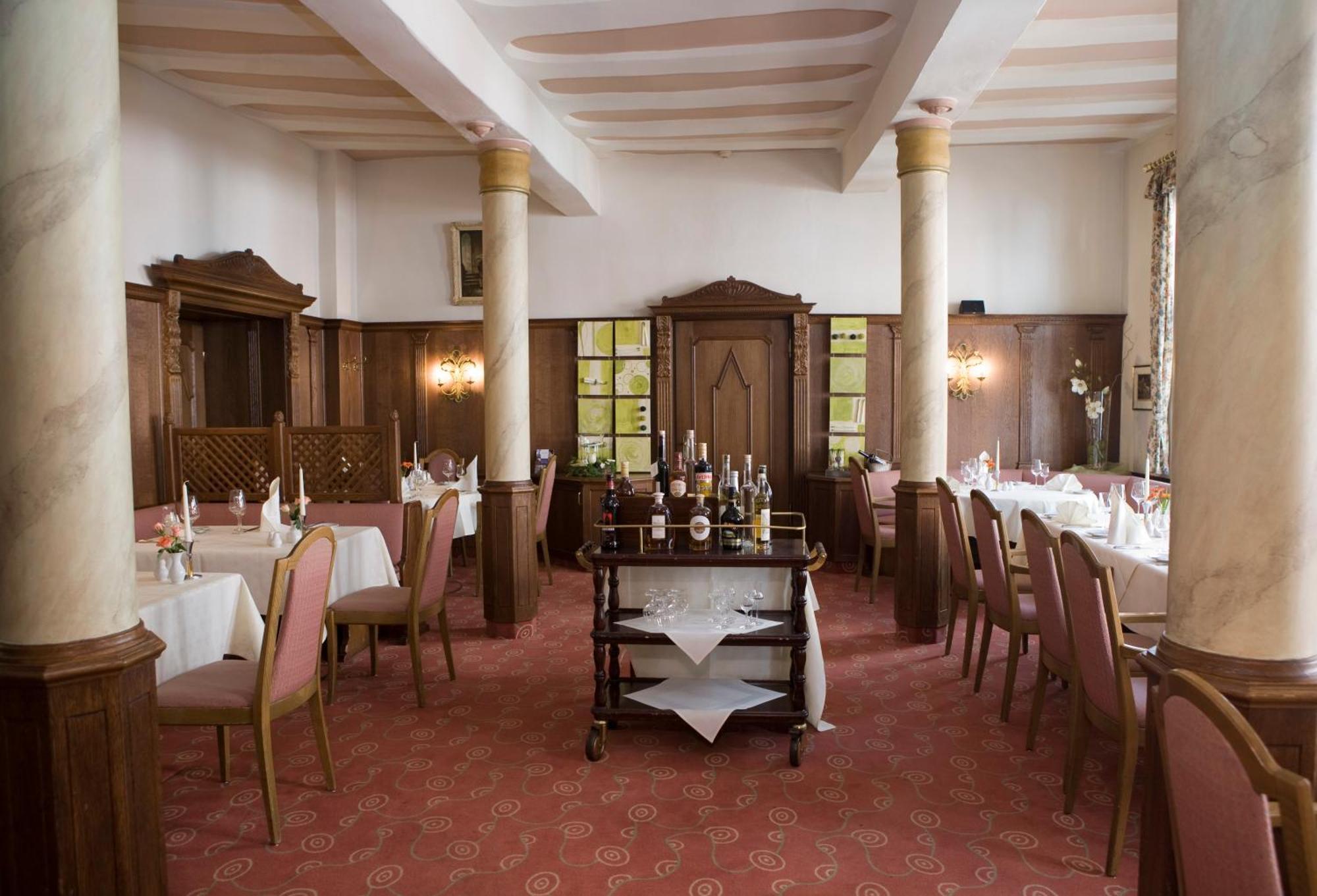 Ringhotel Nassau-Oranien Hadamar Buitenkant foto