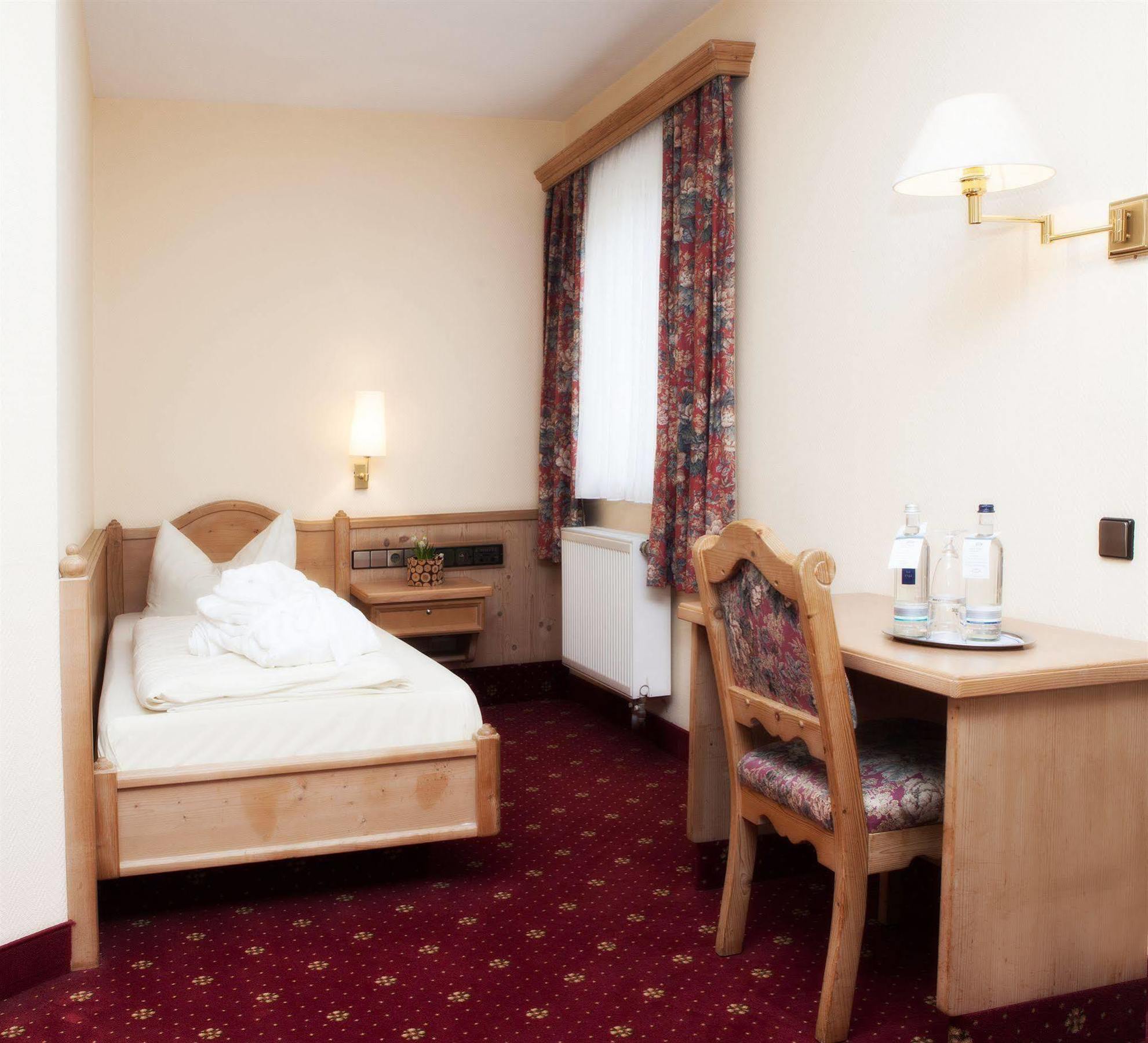 Ringhotel Nassau-Oranien Hadamar Buitenkant foto