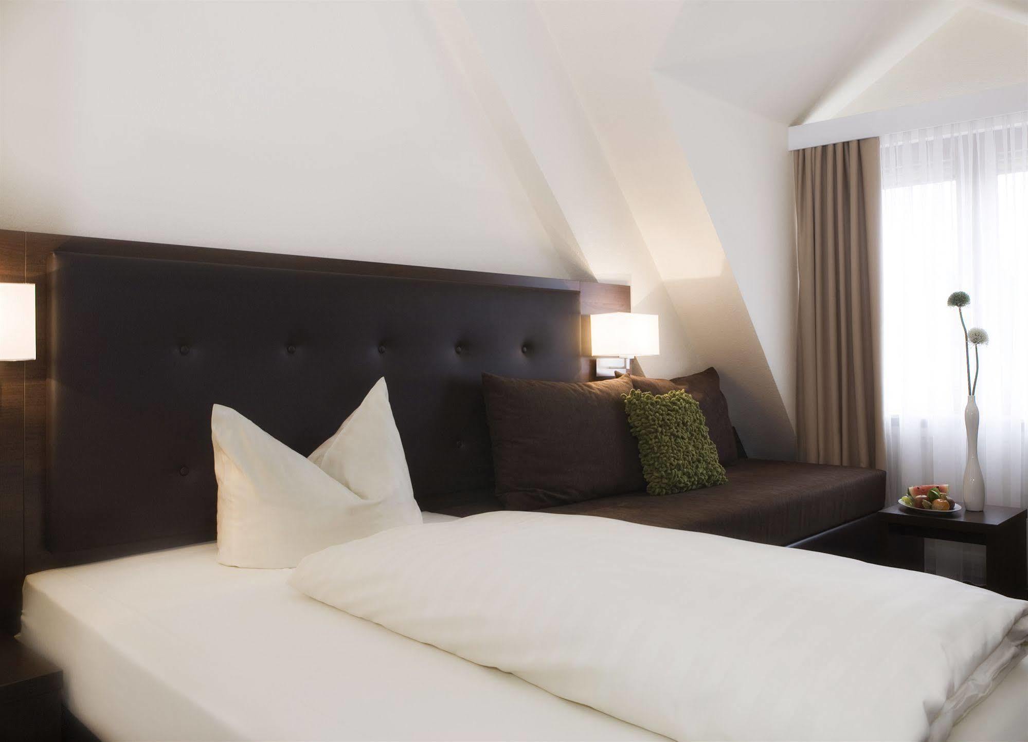 Ringhotel Nassau-Oranien Hadamar Buitenkant foto