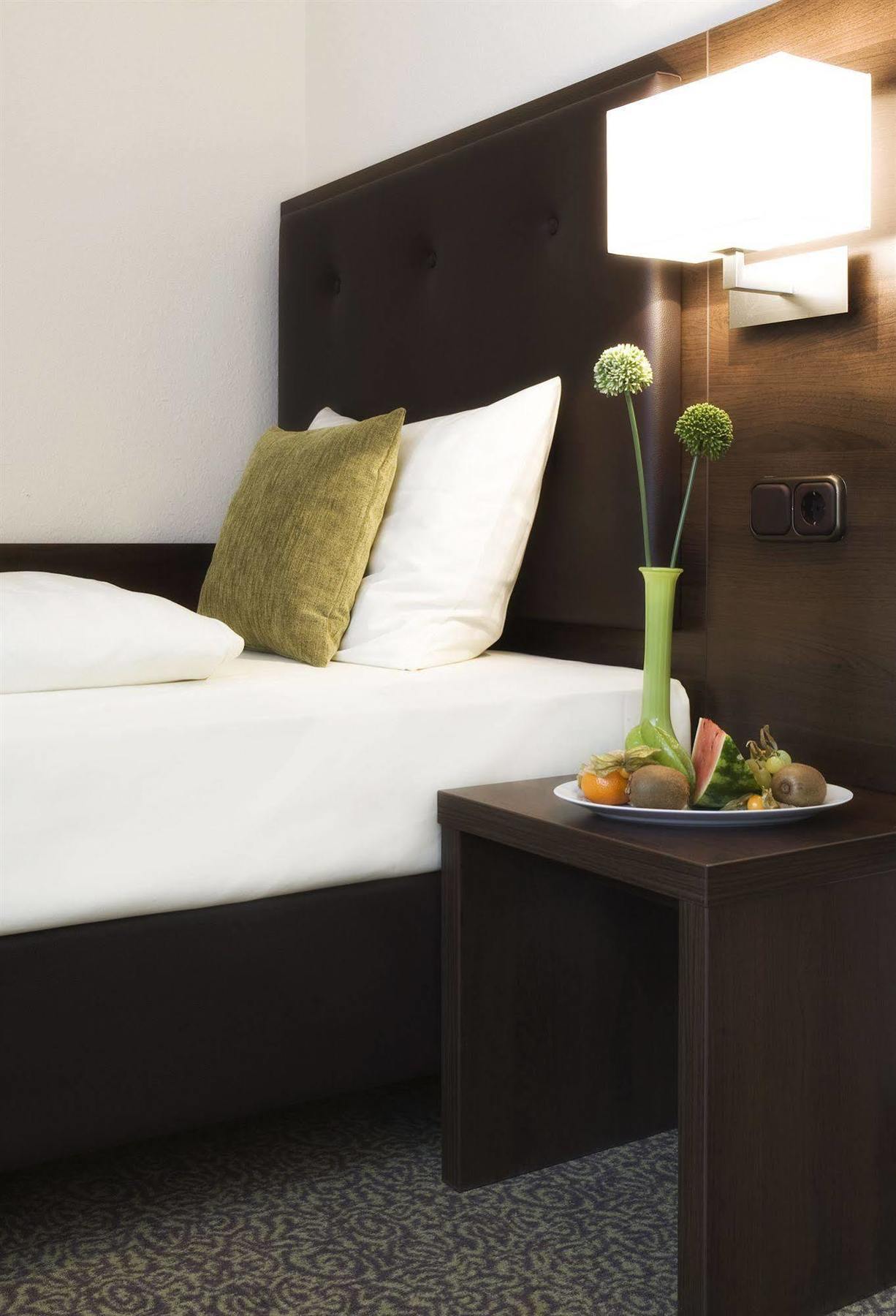 Ringhotel Nassau-Oranien Hadamar Buitenkant foto