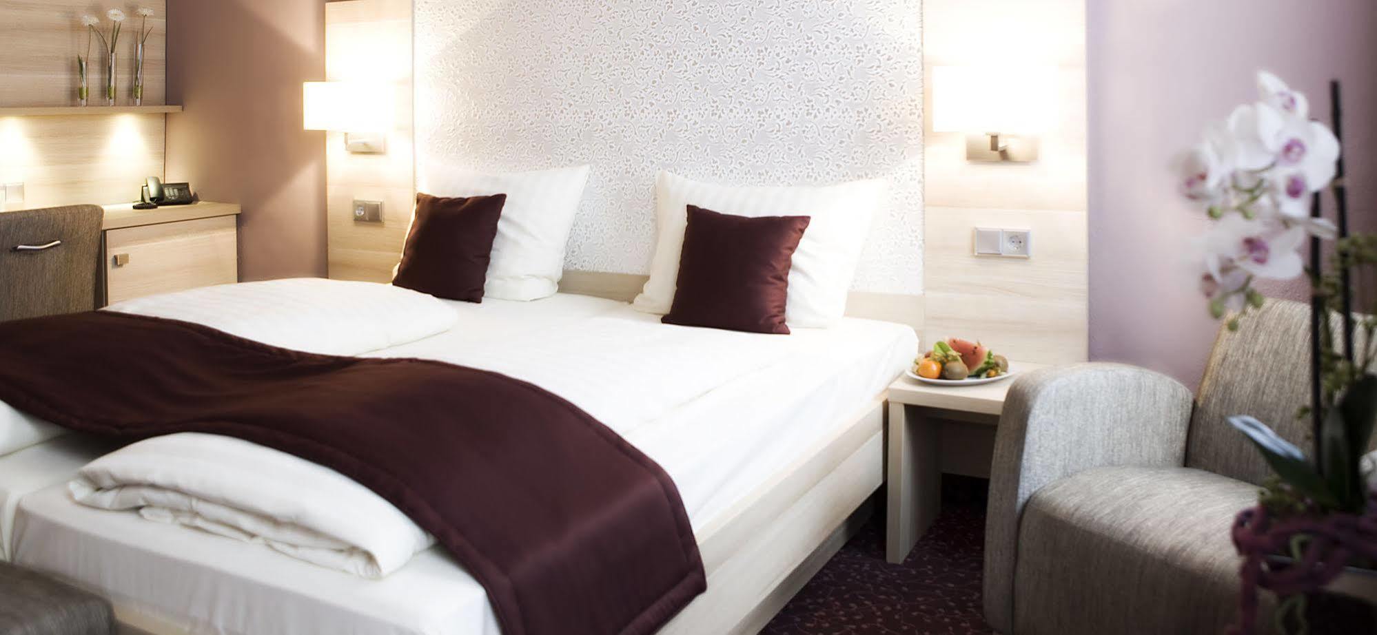 Ringhotel Nassau-Oranien Hadamar Buitenkant foto