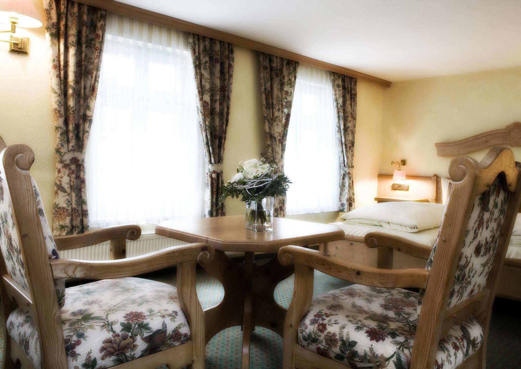 Ringhotel Nassau-Oranien Hadamar Buitenkant foto